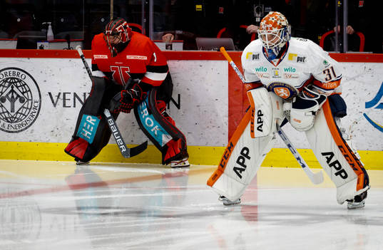 Örebros målvakt Jhonas Enroth och Växjös målvakt Erik