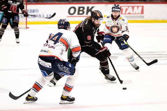 Örebros Stefan Warg mot Växjös Joel Persson och Robert