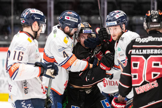 Växjös Tim Erixon och Örebros Joonas Rask i bråk
