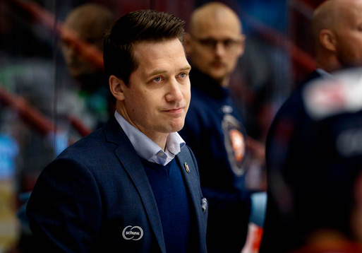 Växjös tränare Sam Hallam deppar
