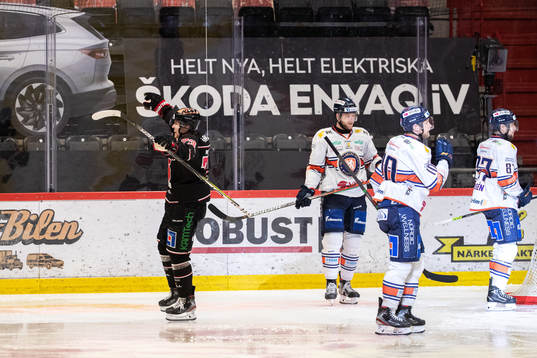 Örebros Oliver Eklind jublar