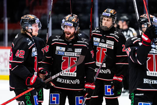 Örebros spelare jublar