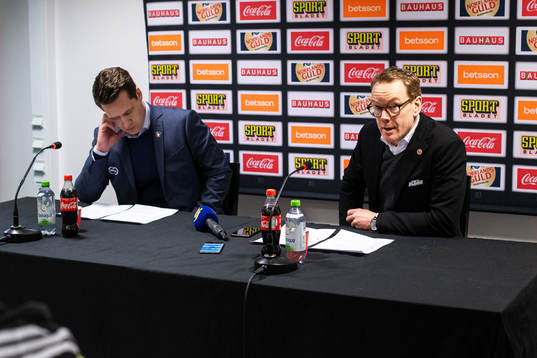 Växjös tränare Sam Hallam och Örebros tränare Niklas
