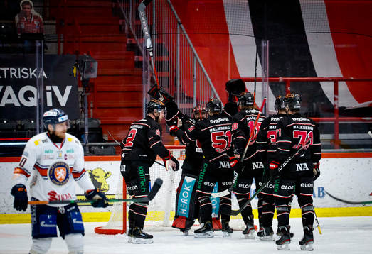 Jubel hos Örebros målvakt Jhonas Enroth vid slutsignalen