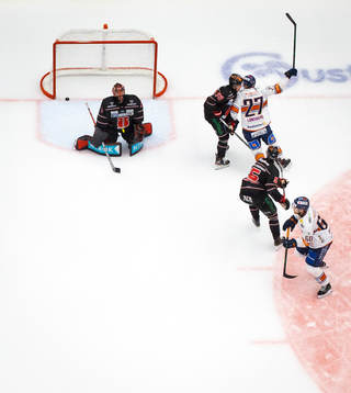 Växjös Martin Lundberg jublar vid 3-2 målet och Örebros
