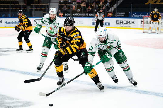 Skellefteås Joakim Lindström och Rögles Taylor Matson