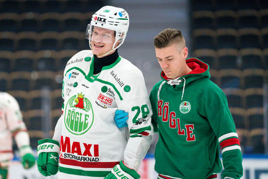 Rögles Anton Bengtsson grinar illa