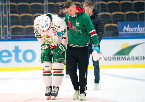 Rögles Anton Bengtsson grinar illa