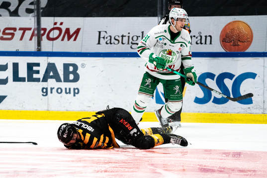 Skellefteås Philip Broberg har ont