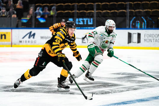 Skellefteås Jonatan Berggren och Rögles Taylor Matson