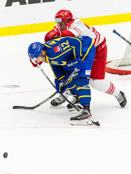 Sveriges Max Friberg och Danmarks Jesper Jensen Aabo i kamp