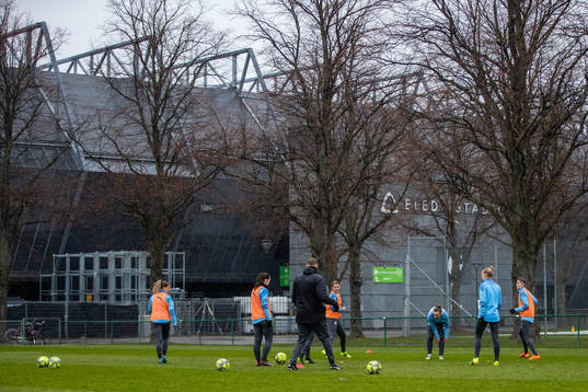 Spelare framför Eleda Stadion