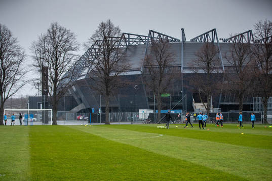 Spelare framför Eleda Stadion