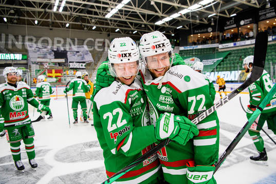 Rögles Samuel Jonsson och Daniel Zaar jublar