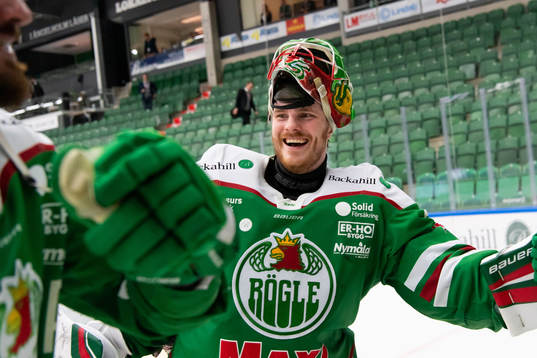 Rögles målvakt Christoffer Rifalk jublar