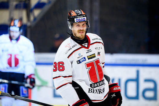 Örebros Emil Larsson deppar