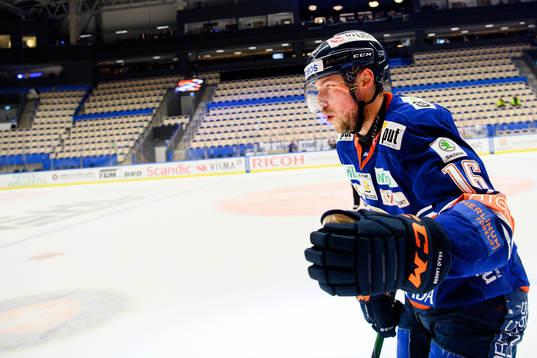 Växjös Brendan Gaunce  jublar