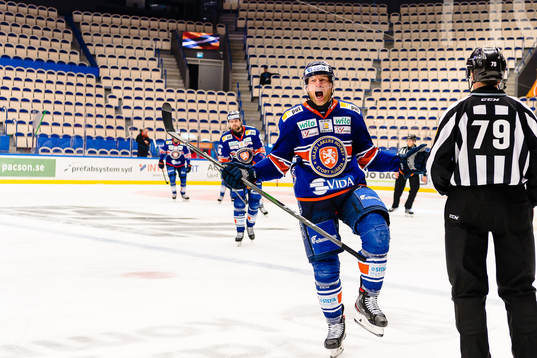 Växjös Richard Gynge jublar