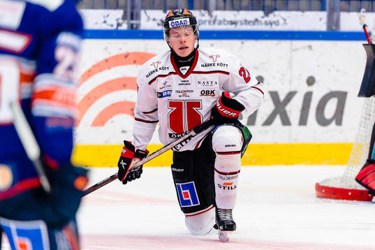 Örebros Linus Öberg deppar när han blir utvisad