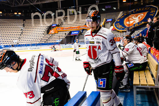 Örebros Emil Larsson deppar