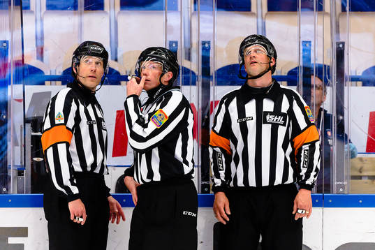 Domare Tobias Björk, Linjedomare Henrik Pihlblad och