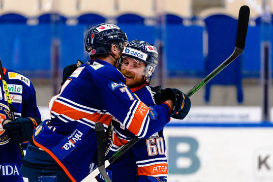 Växjös Hardy Häman Aktell och Erik Josefsson jublar