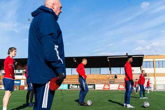 Tränare Andy Kilner och spelare