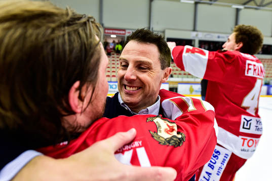 Troja/Ljungbys sportchef, Daniel Håkansson jublar