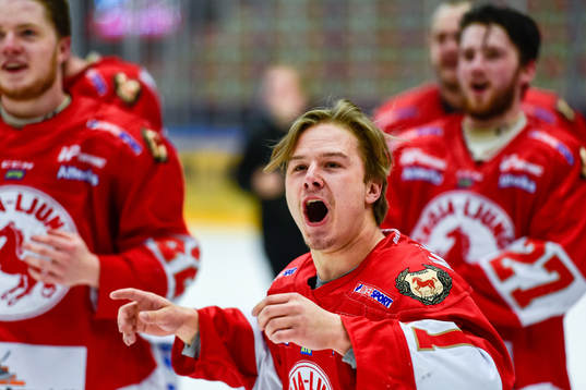 Troja/Ljungbys  Lukas Sjöblom jublar