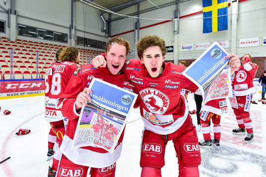 Troja/Ljungbys Oscar Öhman och Martin Fransson jublar