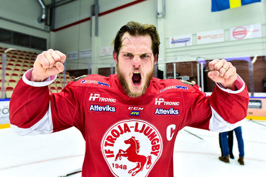 Troja/Ljungbys Daniel Karlsson Thörnros jublar