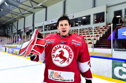 Troja/Ljungbys målvakt Wictor Ragnewall jublar