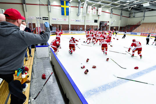 Troja/Ljungbys spelare jublar på slutsignal