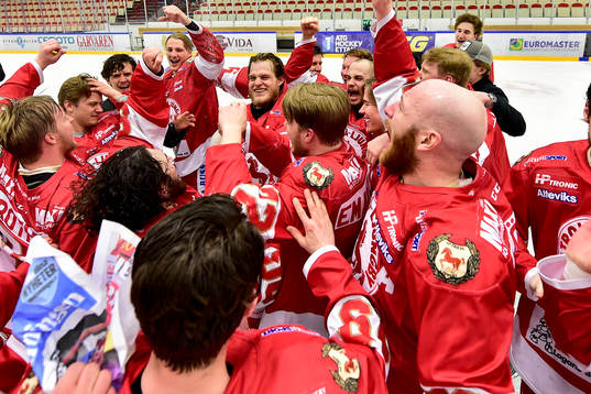 Troja/Ljungbys Daniel Karlsson Thörnros jublar