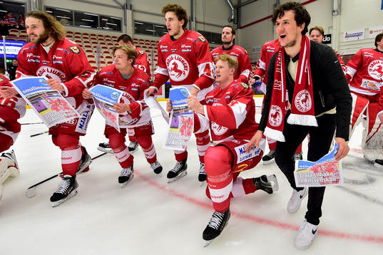 Troja/Ljungbys Linus Andersson och Victor Gagic jublar