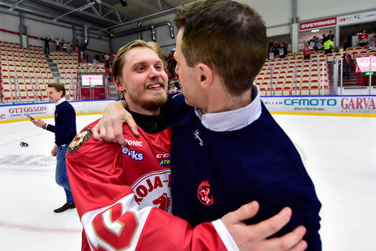 Troja/Ljungbys  Jesper Ylivainio jublar