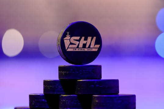 Matchpuck före final ett i SHL mellan Växjö och Rögle