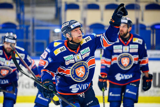 Växjös Richard Gynge jublar