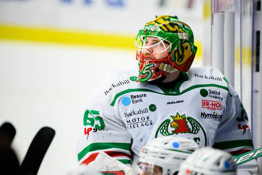 Rögles målvakt Christoffer Rifalk deppar i båset