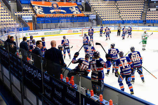 Växjös spelare och ledare jublar