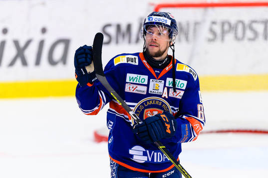 Växjös Robert Rosén jublar