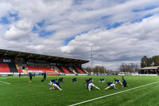 Akropolis och Sundsvalls spelare värmer upp
