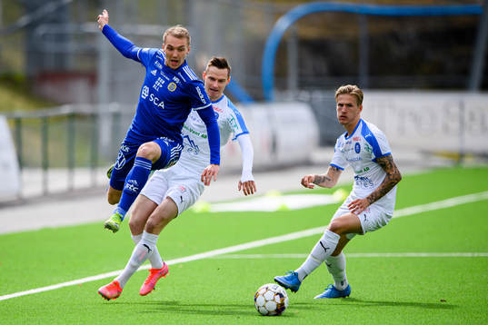 Sundsvalls Albin Ekström i en kamp mot Akropolis Mattias