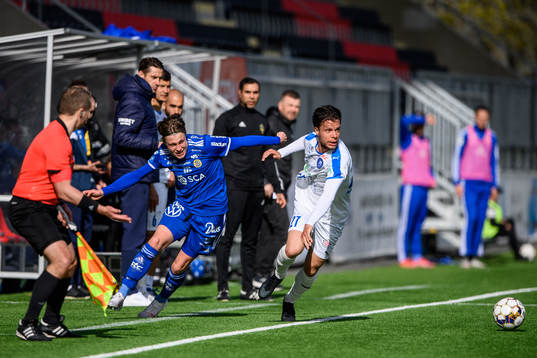 Sundsvalls Jesper Carström och Akropolis Erik Figueroa