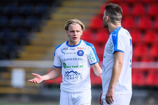 Akropolis Oscar Pettersson och Astrit Ajdarevic i en