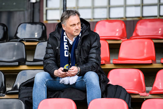 Sundsvalls sportchef Urban Hagblom på läktaren