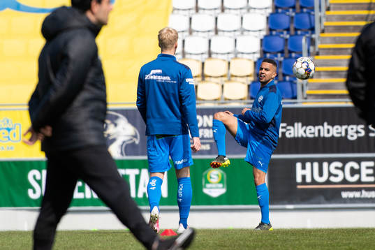 Värnamos Erick Brendon före fotbollsmatchen i Superettan