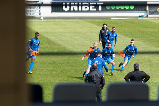Värnamos spelare före fotbollsmatchen i Superettan mellan