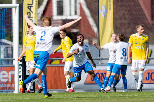 Bläddra bland fler bilder av Fotboll, Superettan, Falkenberg - Värnamo