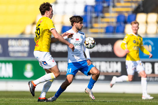 Falkenbergs Kalle Björklund och Värnamos Michael Kargbo